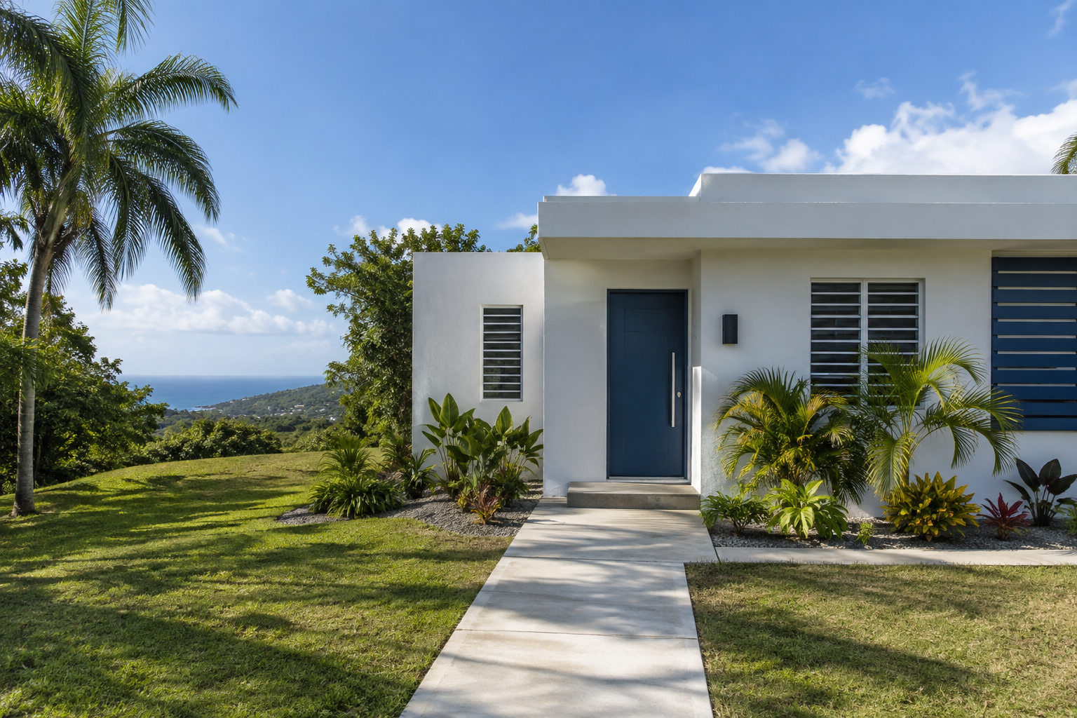 Imagen ilustrativa de una casa renovada con fachada blanca y acera de concreto